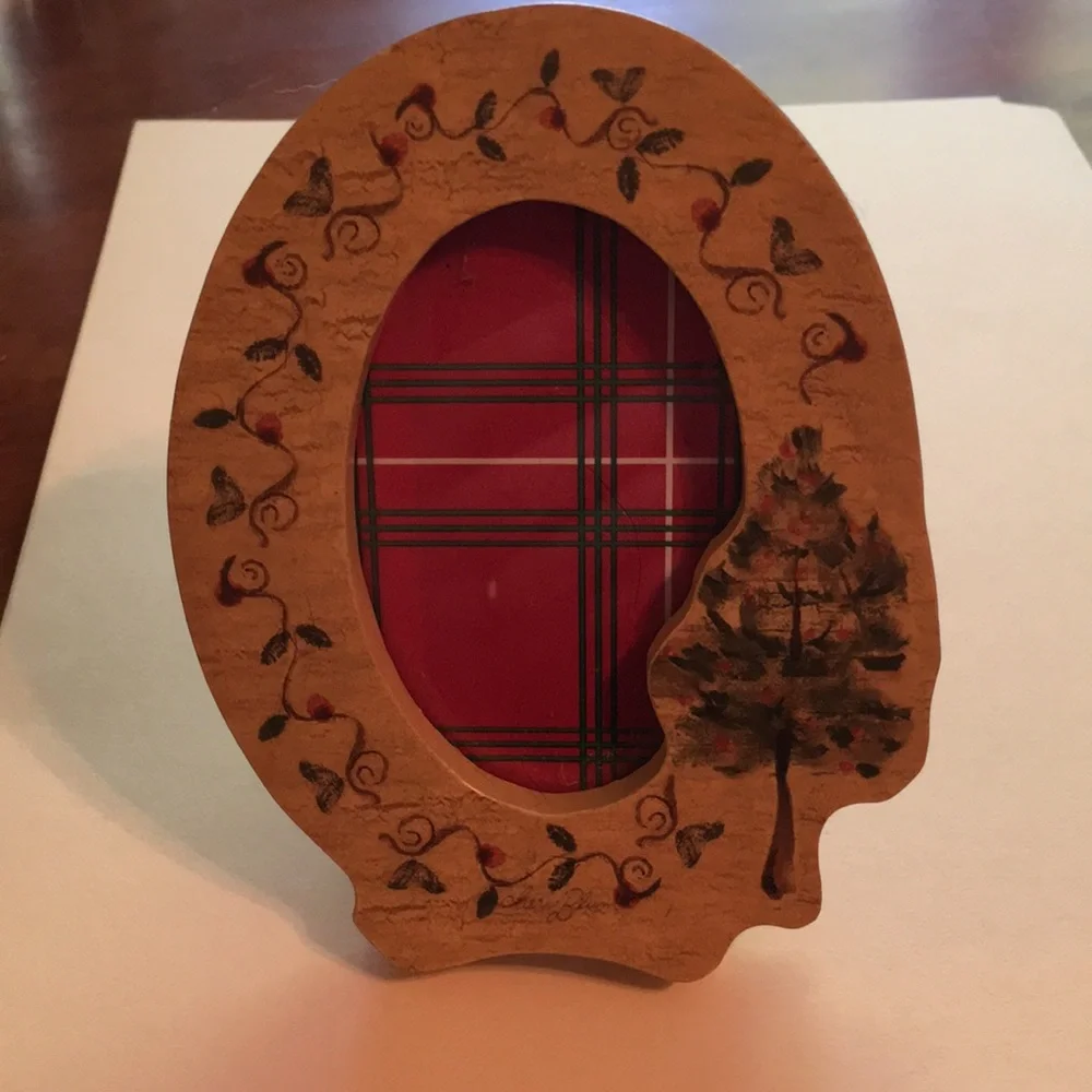 Adorable wooden picture frame with painted Christmas tree and lights!